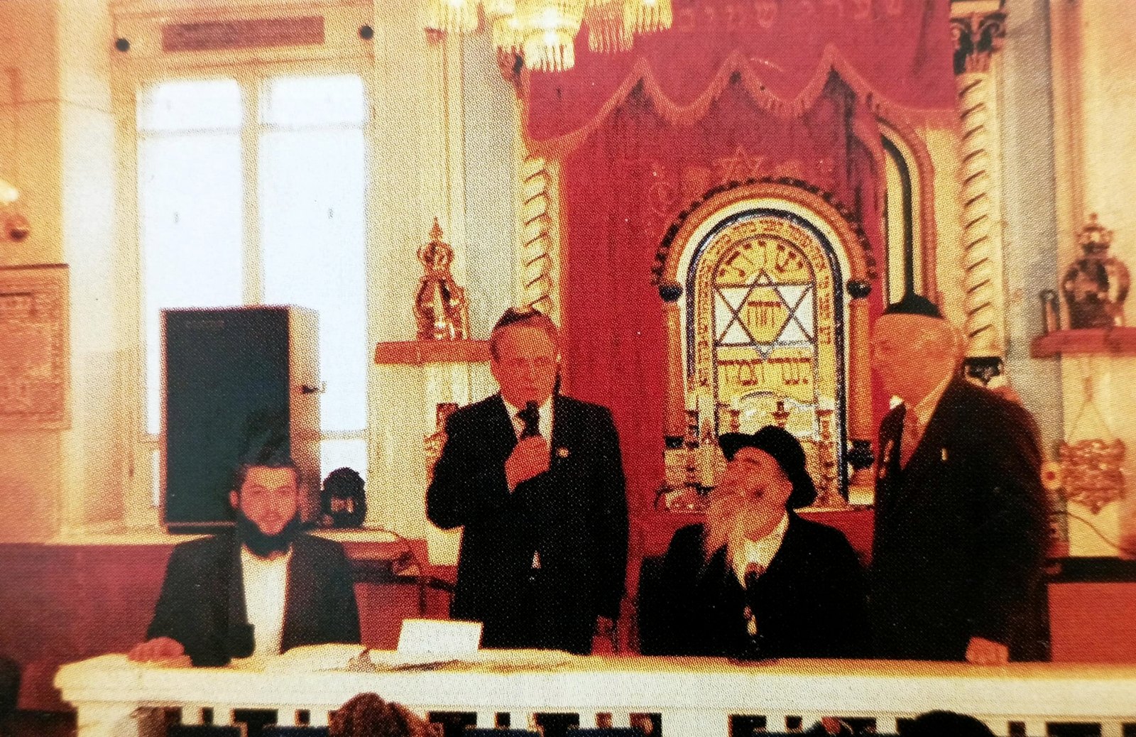 Prime Minister Mircea Druc at the installation of Chief Rabbi Zalman Abelsky, 1990